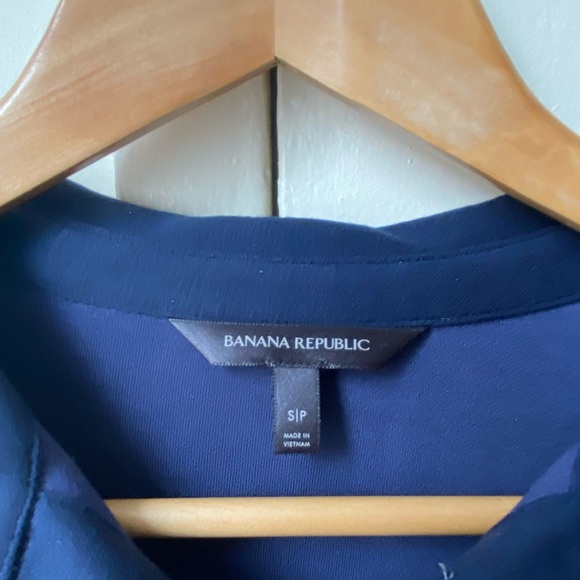 Banana Republic Women’s Long Sleeve Button Up - Picture 3 of 6